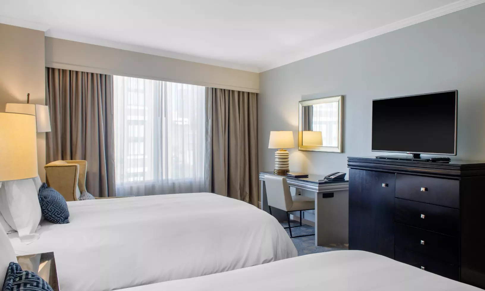The Riverfront Hotel New Orleans: Family-Friendly Hotel - Book Now!