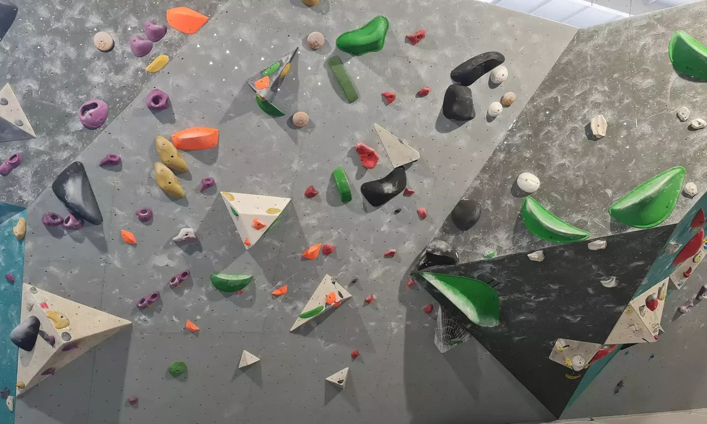 Wspinaczka boulderingowa: całodniowe bilety lub zajęcia z instruktorem