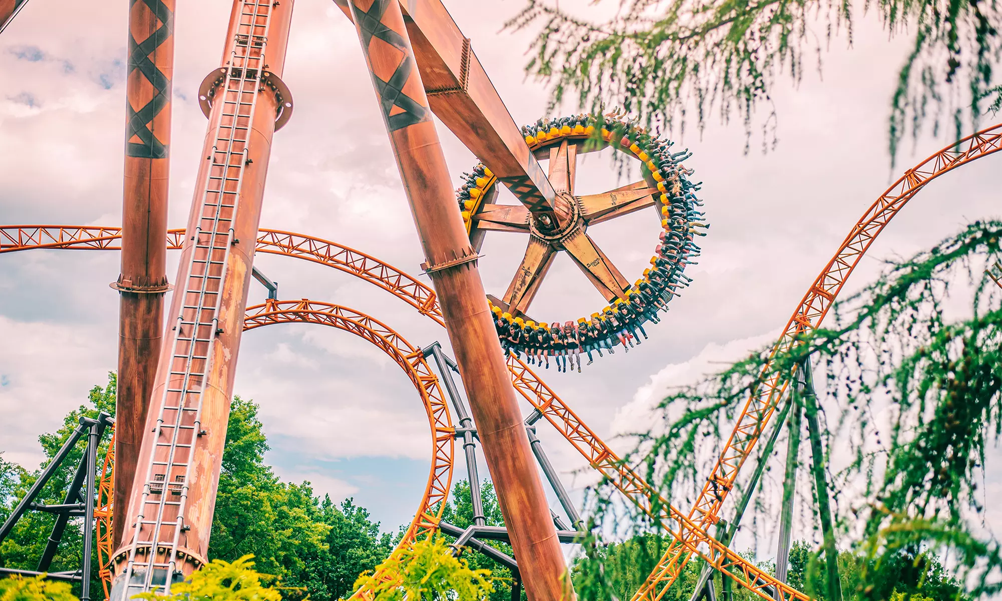 Tagesticket für das Familien-Spaßland Bobbejaanland in Belgien (42% sparen) - Primary Image
