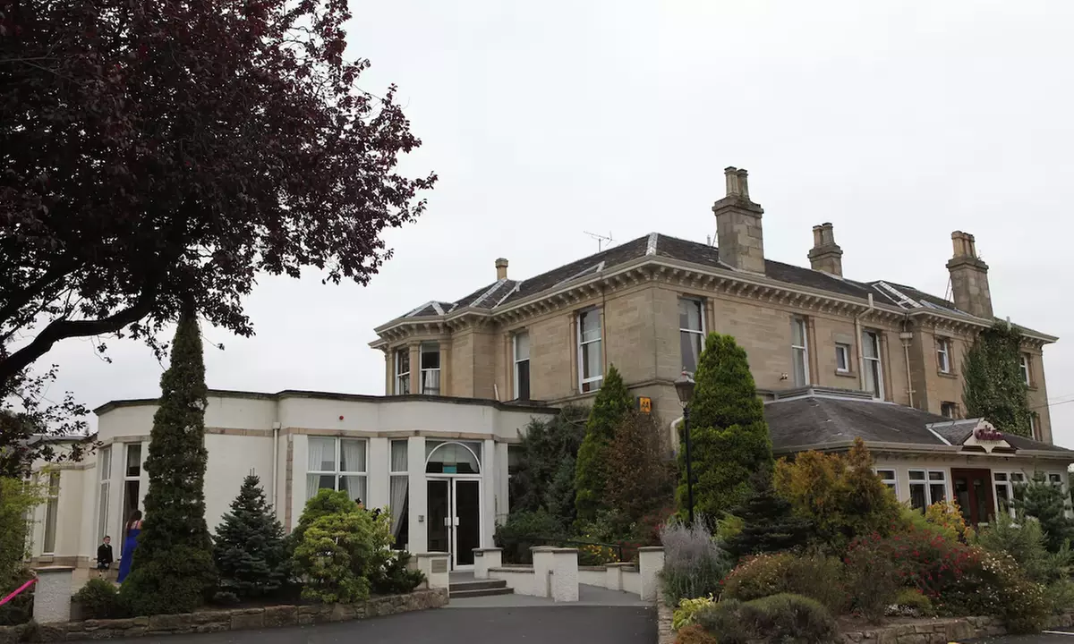 4* Falkirk: Double Room Stay with Optional Breakfast & 2-Course Dinner