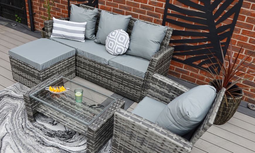 Image 5: Garden Rattan-Effect Furniture Set with Rain Cover