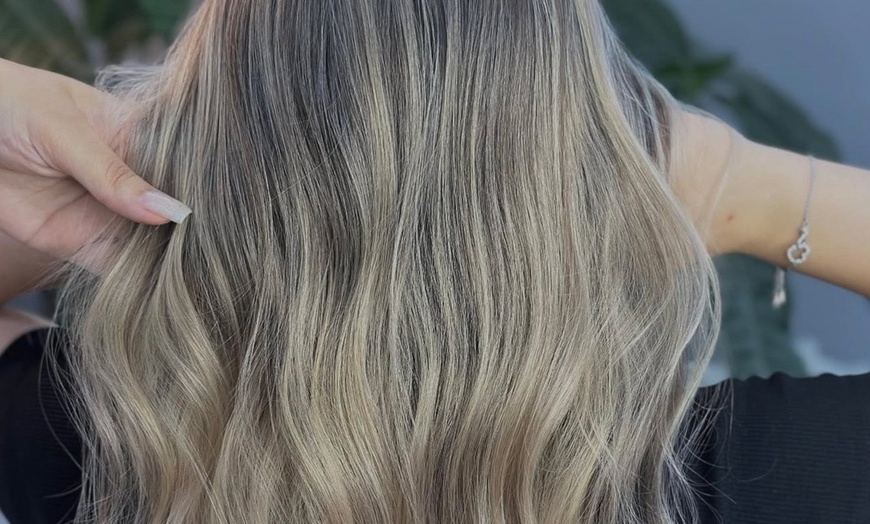 Image 6: Fresh Look w/ 1 Wash, Cut, Blow Dry, Roots Color or Brazilian Keratin