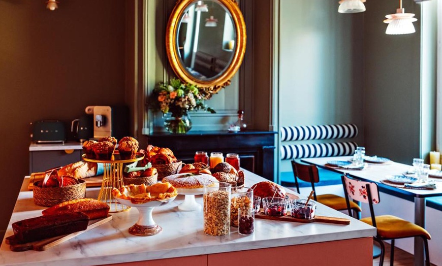 Image 8: Lyon : chambre double avec petit-déjeuner et verre de bienvenue