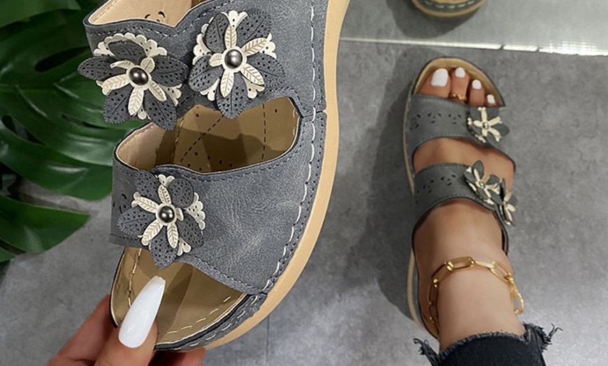 Image 4: Retro Flower Casual Sandals