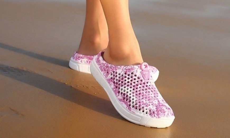 Image 2: Women's Beach Clogs