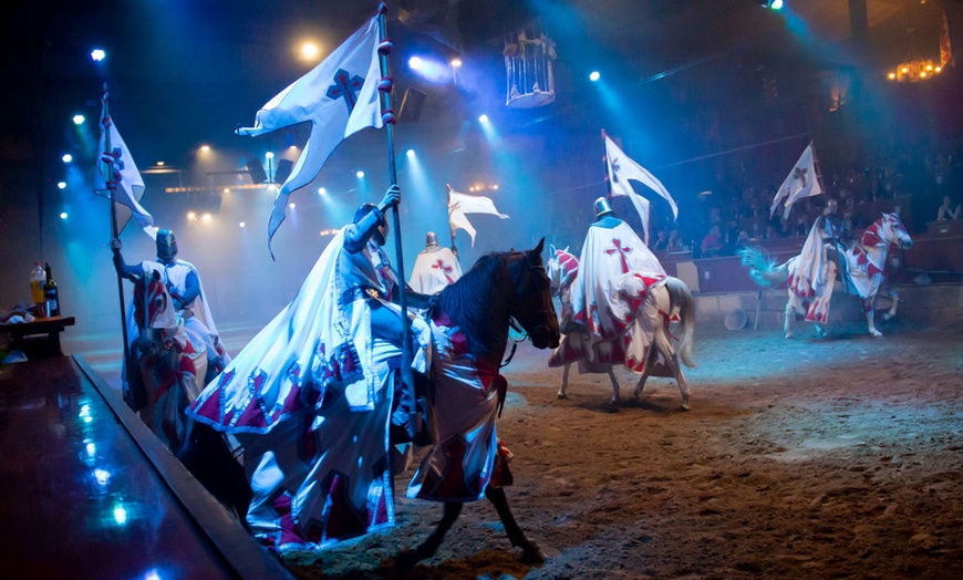 Image 4: Cena medieval con espectáculo y bebida ilimitada para adultos y niños