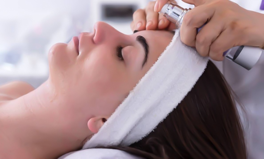 Image 2: Limpieza facial express, profunda o reafirmante con masaje