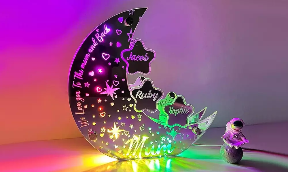 LED-Mond-Nachtlicht mit Namen und personalisierbaren Text-Elementen von Justyling (bis zu 82% sparen) - Primary Image