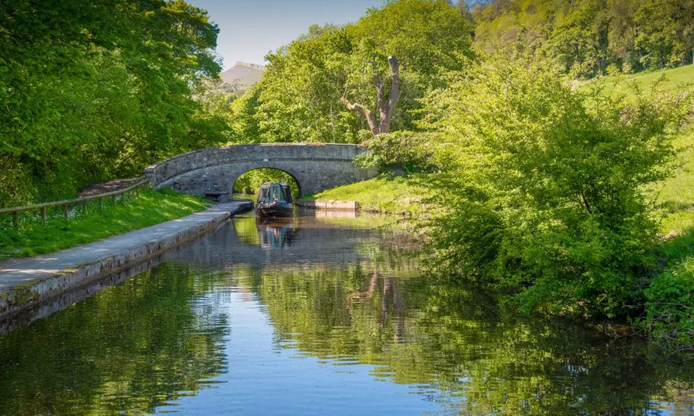 Explore Britain's Canals With A Fun One-Day Canal Boat Adventure