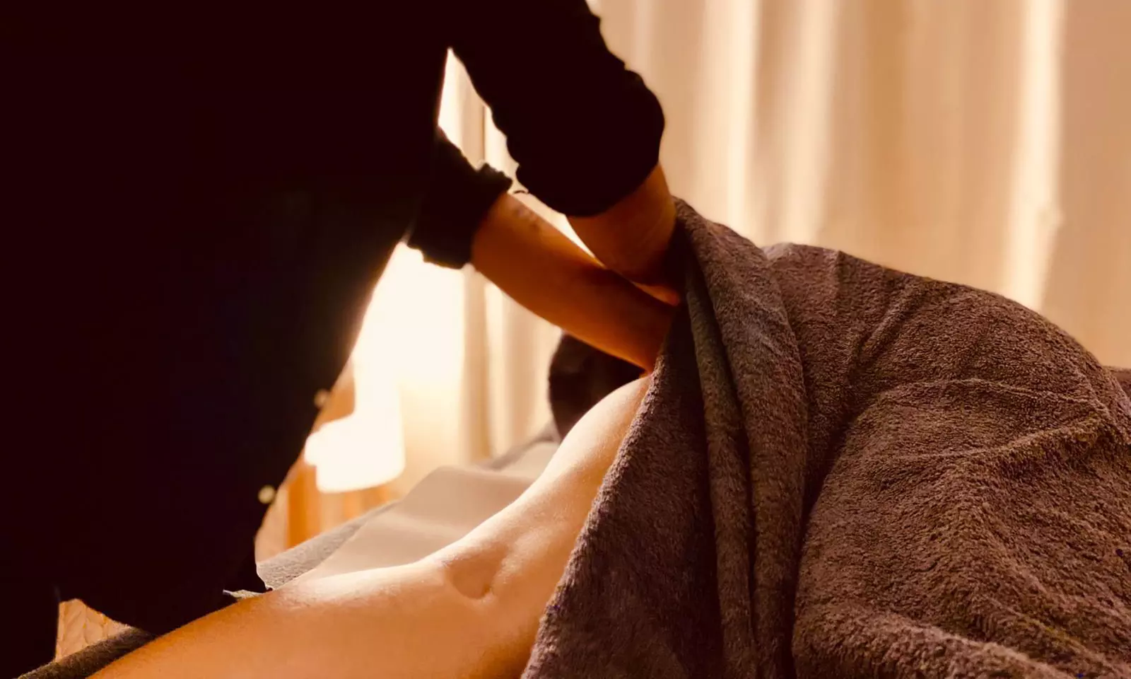 Masaje de 45 min. con opción a reflexología podal y/o masaje facial