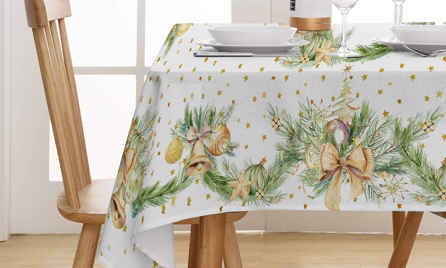 Image 4: Nappe à motifs de Noël au choix