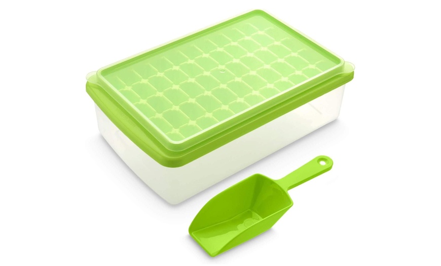 Image 3: Four-in-One Stackable Ice Cube Tray with Cover and Scoop