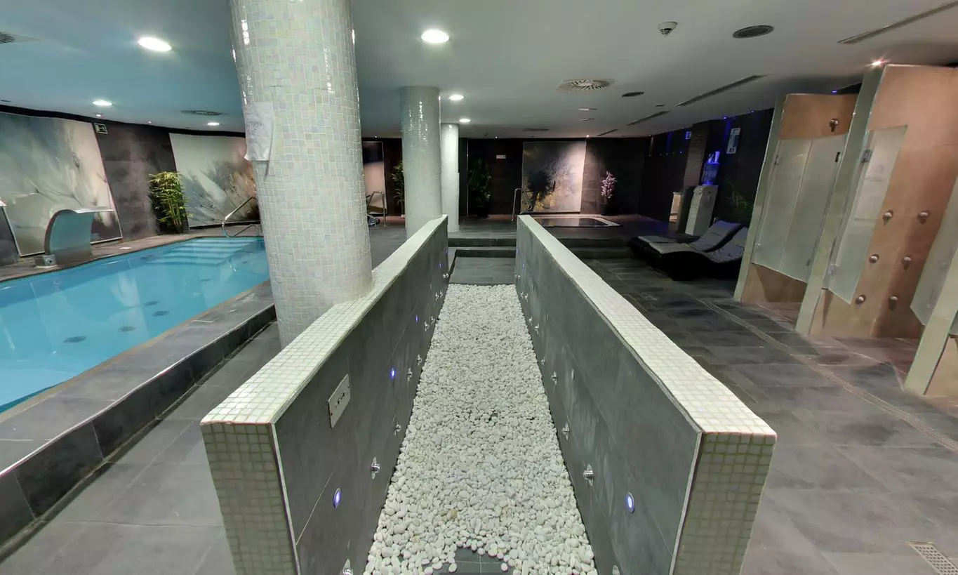 Circuito spa y masaje relajante en Azz Hotel Langre Spa