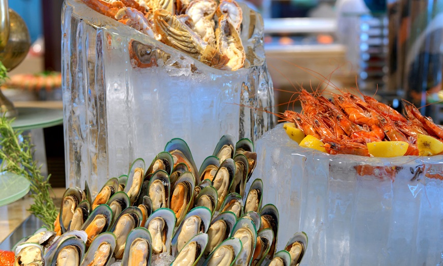 Image 5: Seafood Night at La Terrasse Restaurant at Two Seasons Hotel