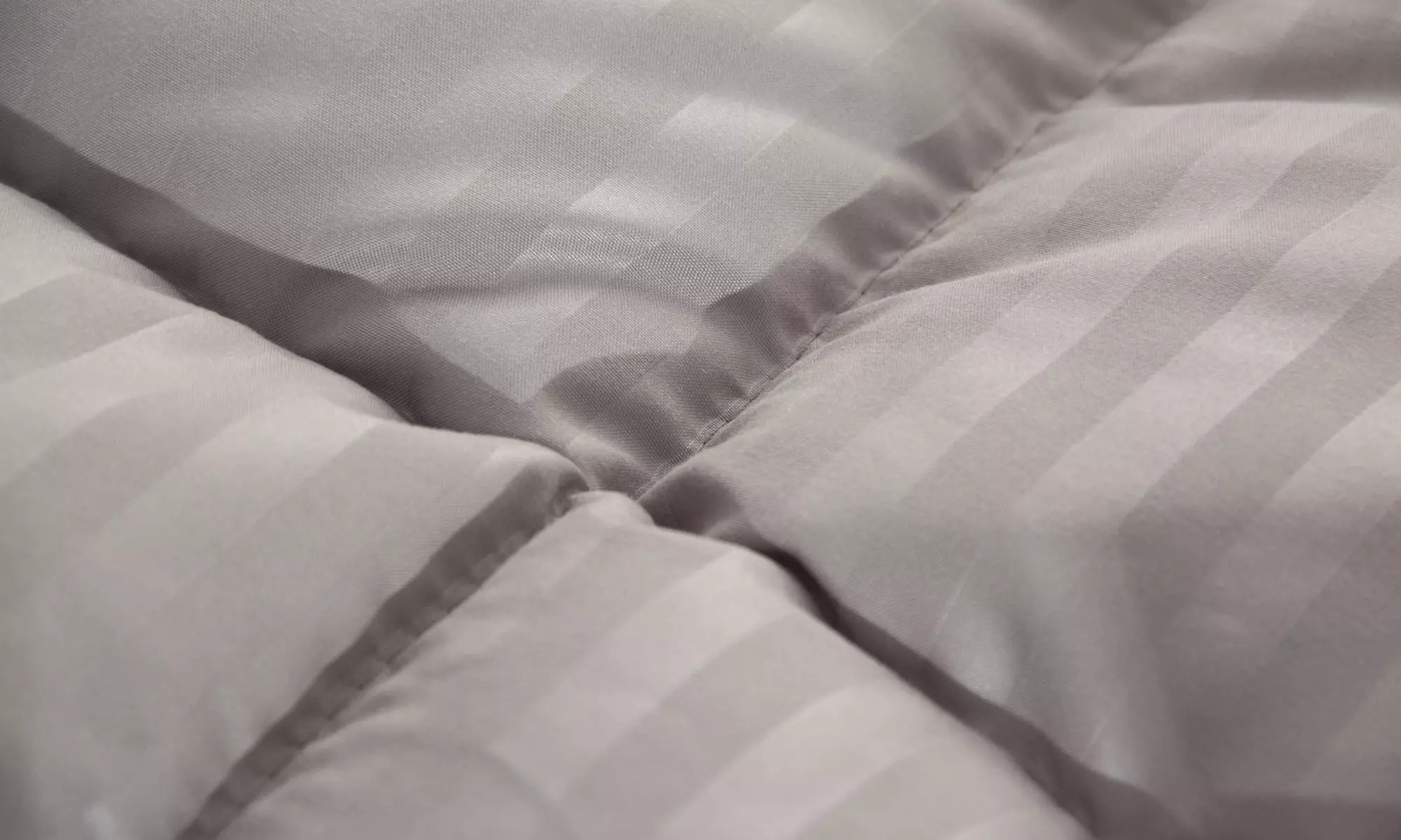 Warme Bettdecke Luxe taupe, Luftzwickel von Sampur