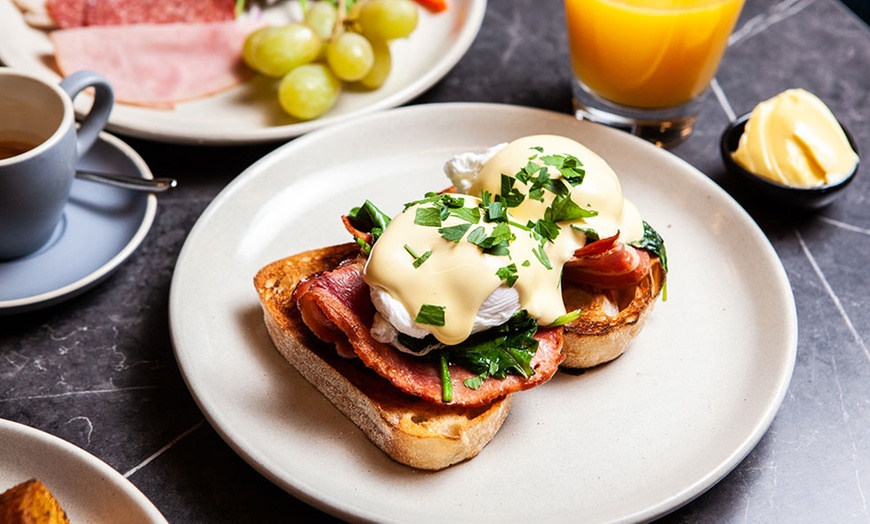 Image 9: Buffet Breakfast with Drinks