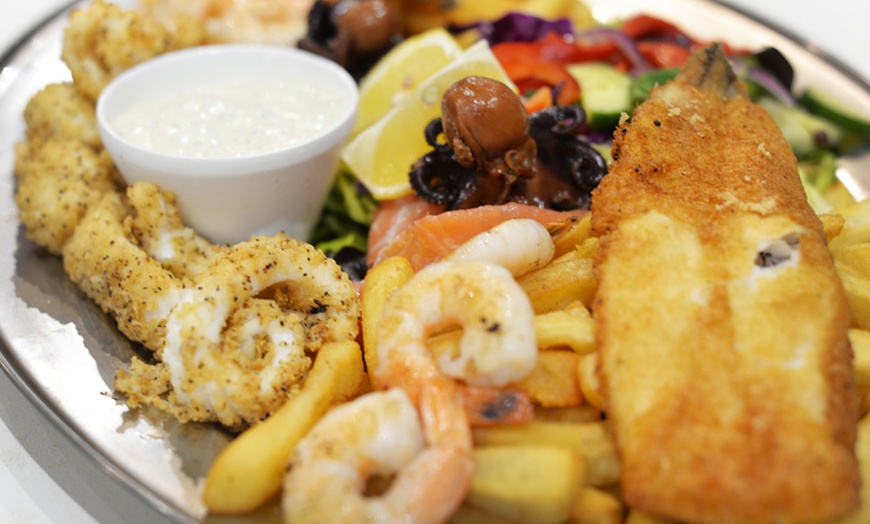 Image 3: Seafood Platter with Bottle of Wine