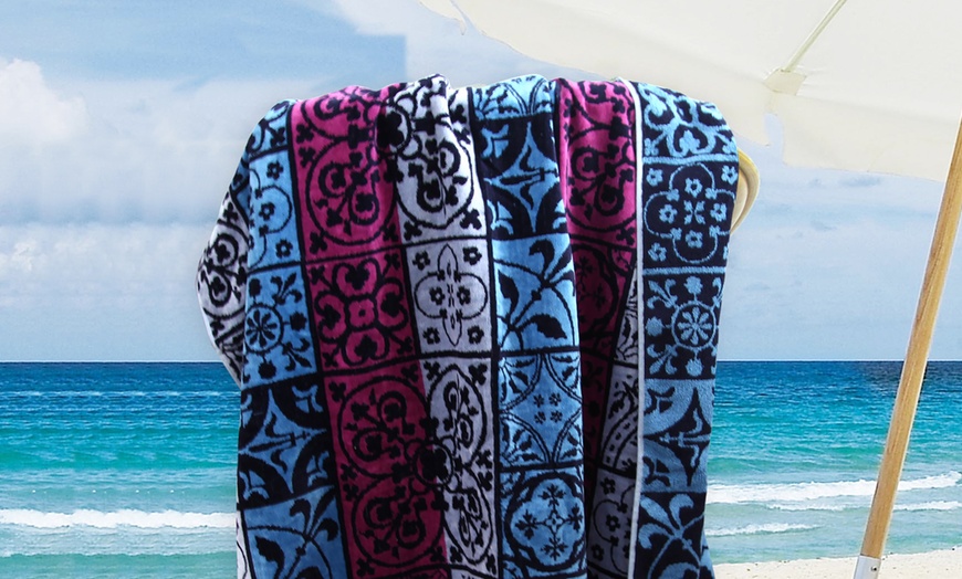 Image 6: 100% Egyptian Cotton Beach Towel