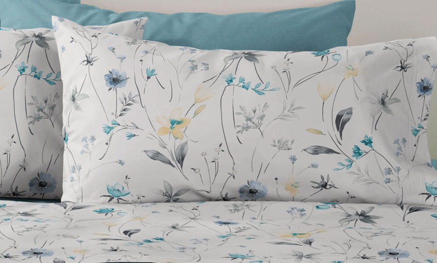 Image 12: Juego de sábanas para cama doble 100 % algodón con flores de Bassetti