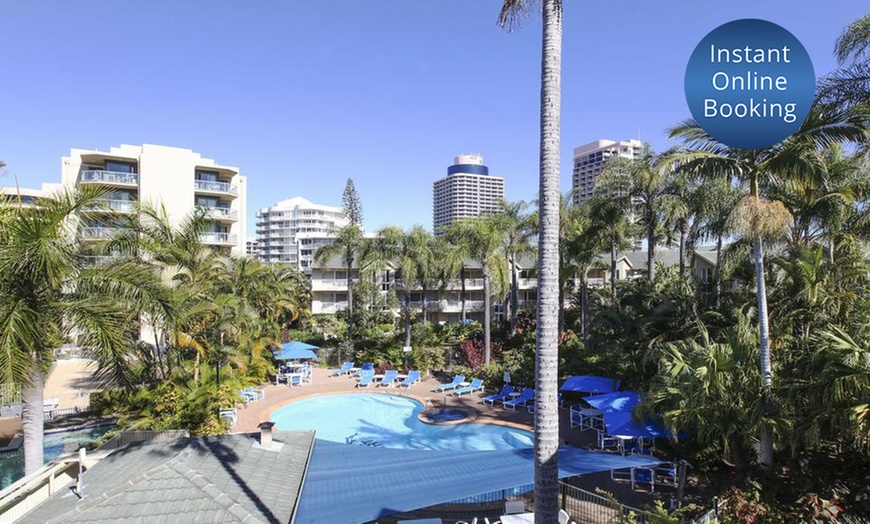 Image 1: Surfers Paradise: 2-Night Apartment Stay