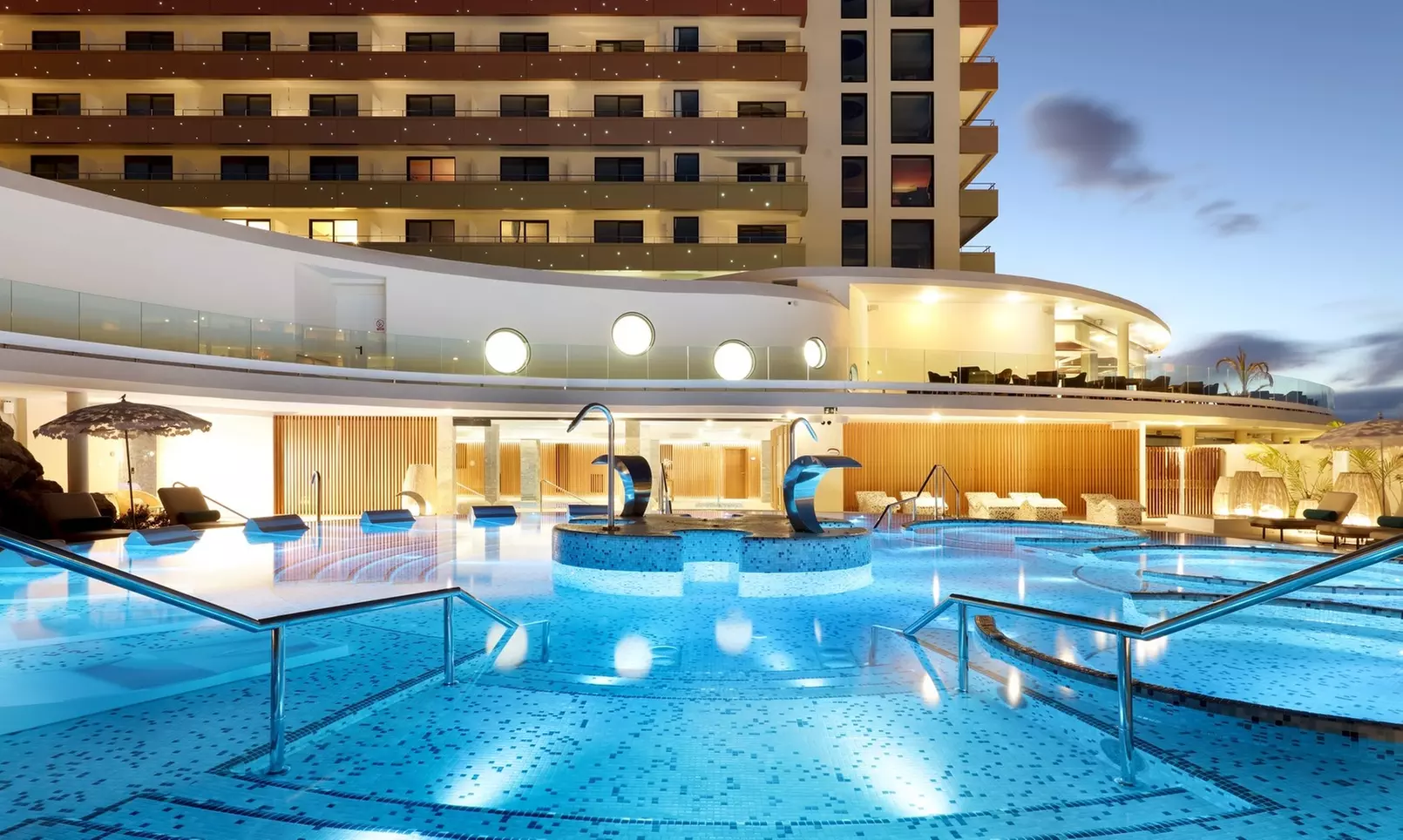 Relájate como nunca antes con un circuito de spa o DayPass para 2 personas en el Rock Spa y ahorra hasta un 43% - Primary Image