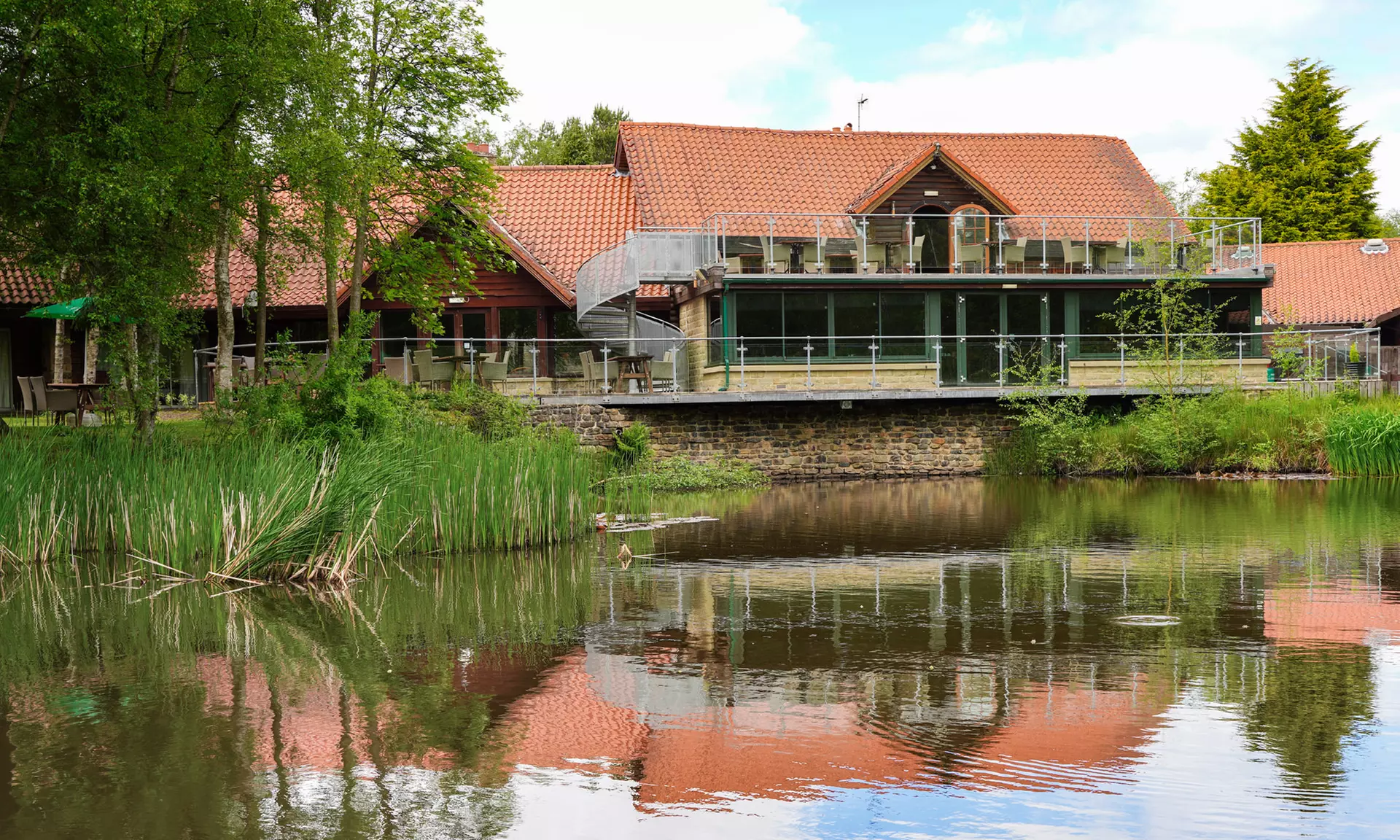 Savour Afternoon Tea with Optional Prosecco at The Lakeside Restaurant, Chevin Country Park Hotel—Up to 36%Off