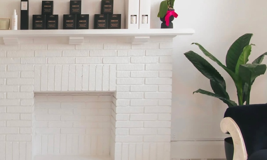 Image 2: Perfect Lashes: Full Set of Eyelash Extensions with Optional Touchup