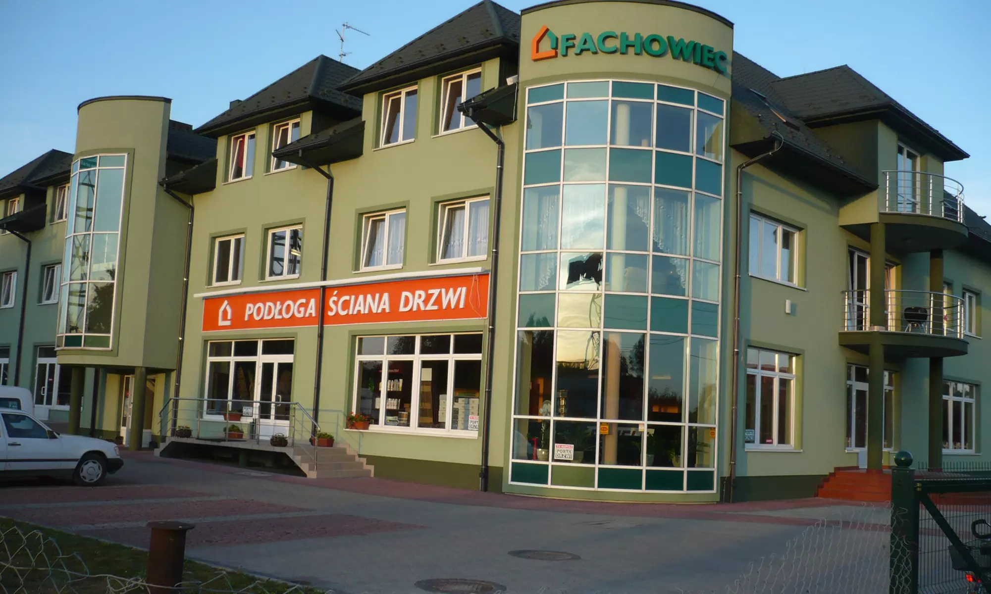 Odkryj radiofrekwencję mikroigłową twarzy, szyi i dekoltu