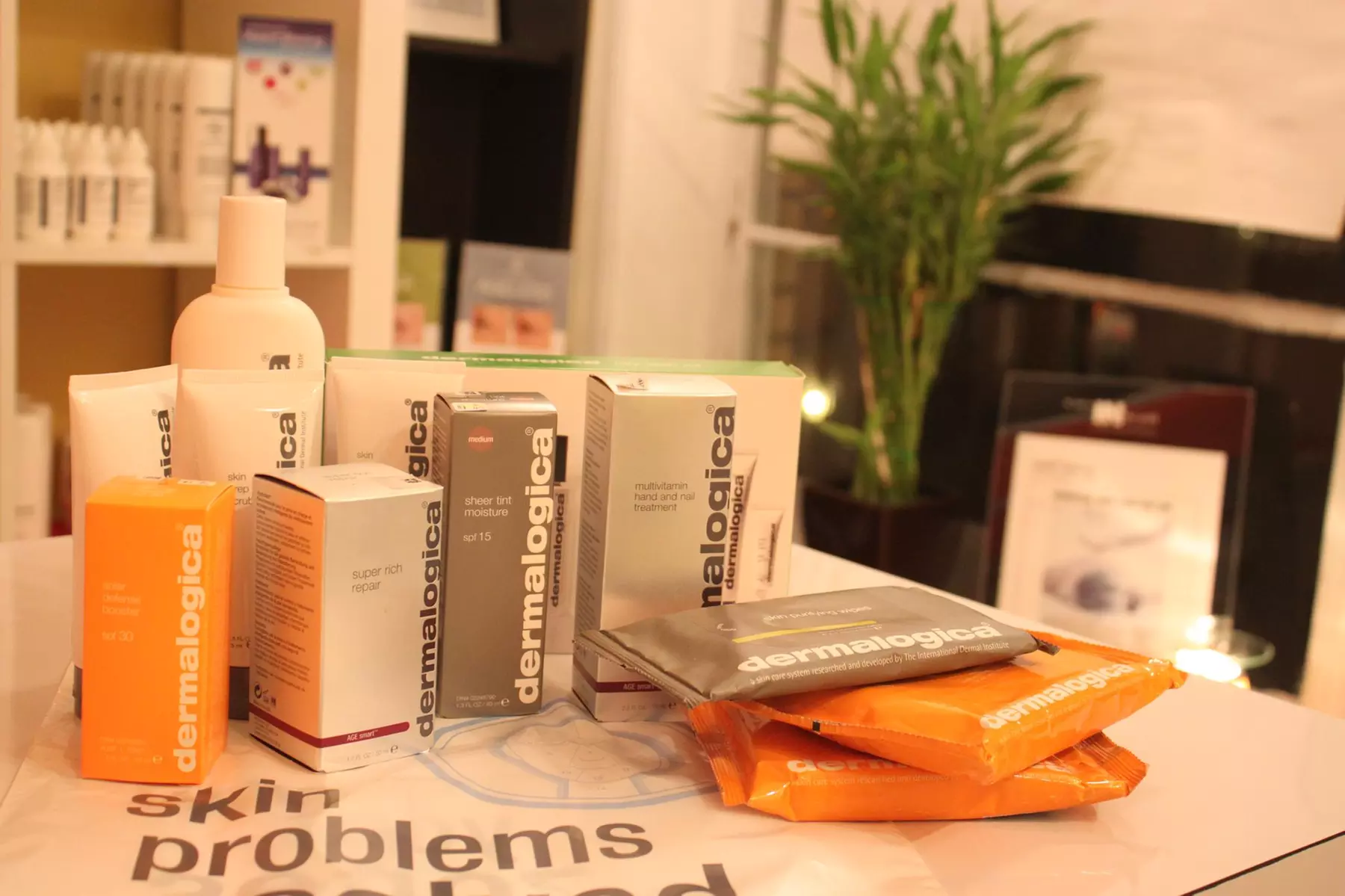 60-Minute Deep Cleansing Facial or HydraFacial Treatment