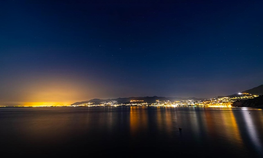 Image 1: Tour marítimo nocturno con vistas a Alicante con Sea & Sail