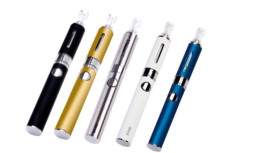 Image 2: E-Cigarette Starter Kit + Liquid