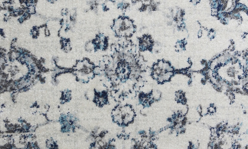 Image 32: Traditional Chelsea Rug