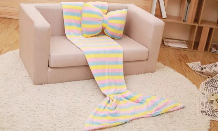 Image 5: Mermaid Blanket with Bow Cushion