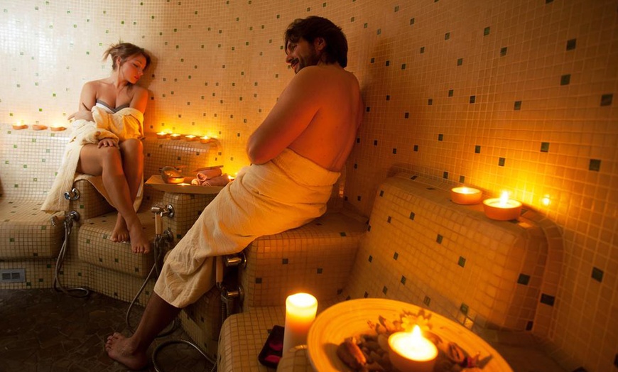 Image 11: Émilie-Romagne : Chambre double avec petit-déjeuner et spa