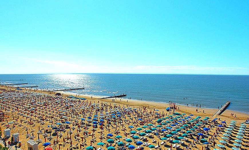 Image 3: Un'estate al mare di Jesolo! Fino a 7 notti in mezza pensione