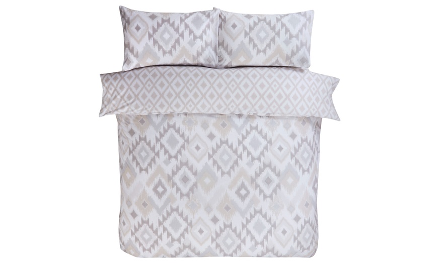 Image 7: Manifesting or Ikat Easy Care Reversible Duvet Set