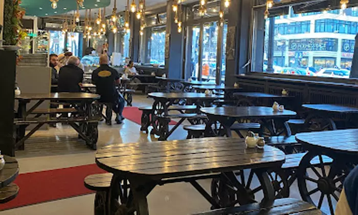 Hummus-Gericht nach Wahl inkl. Dessert für 1 - 4 Personen