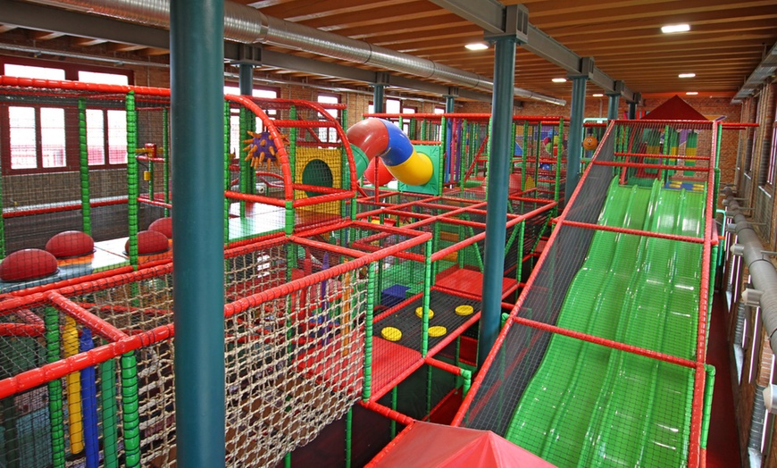 Image 3: Spaßgarantie: Tagesticket für Indoor-Spielmagazin inkl. Trampolinpark