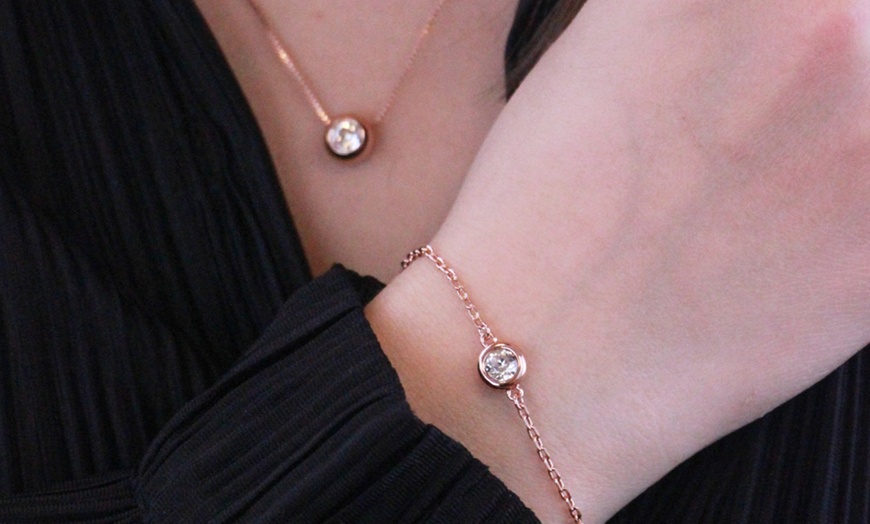 Image 9: Collane, orecchini e bracciali con cristalli