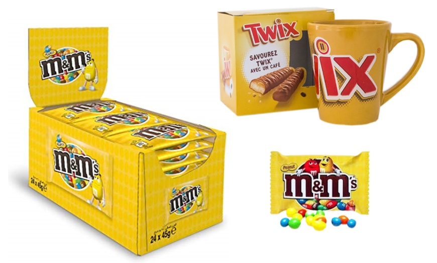 Image 6: Confiseries Bounty, Mars, Snickers, Twix, M&M's au choix, mug offert