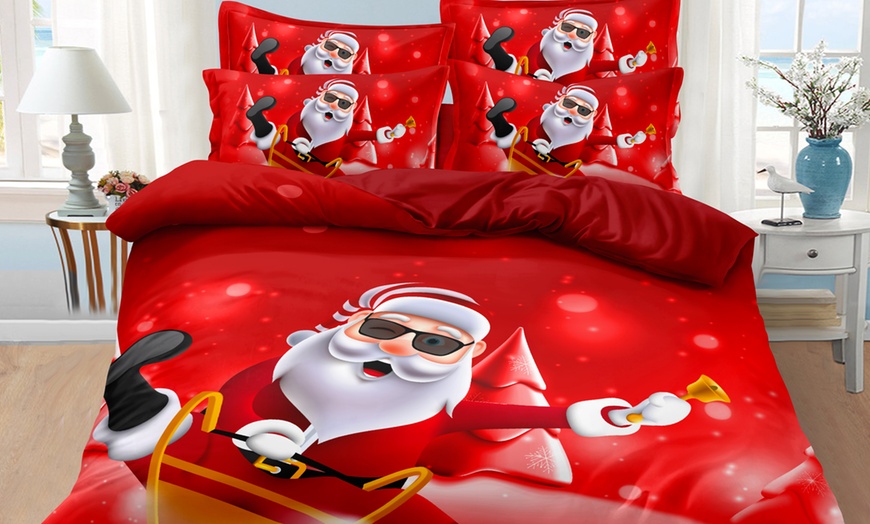 Image 1: Soft Microfibre Festive Duvet Sets

