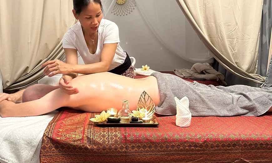 Image 1: Do 3% zniżki na Masaż - Orientalny w Bunpan Thai Massage and Spa