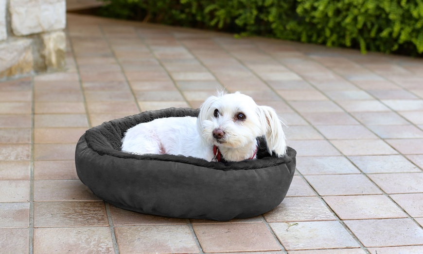 Image 3: Padded Round Kennel