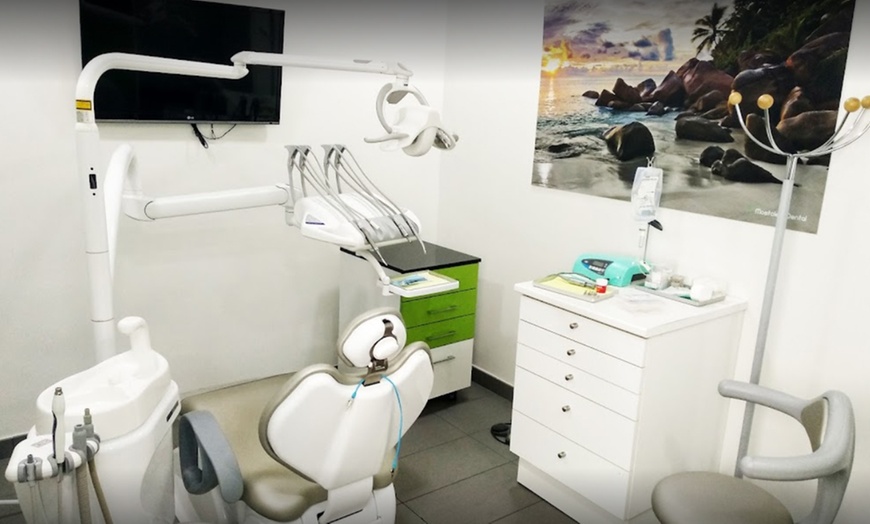 Image 1: Blanqueamiento dental led y limpieza bucal  en Móstoles Dental