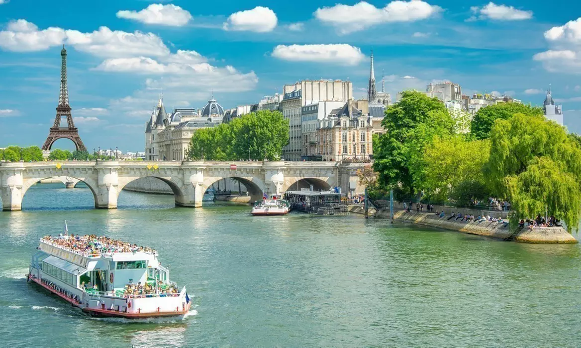 Paris: Classic or Superior Double Room with Breakfast Option for 2 at the Hôtel Olympic Paris Boulogne - Primary Image