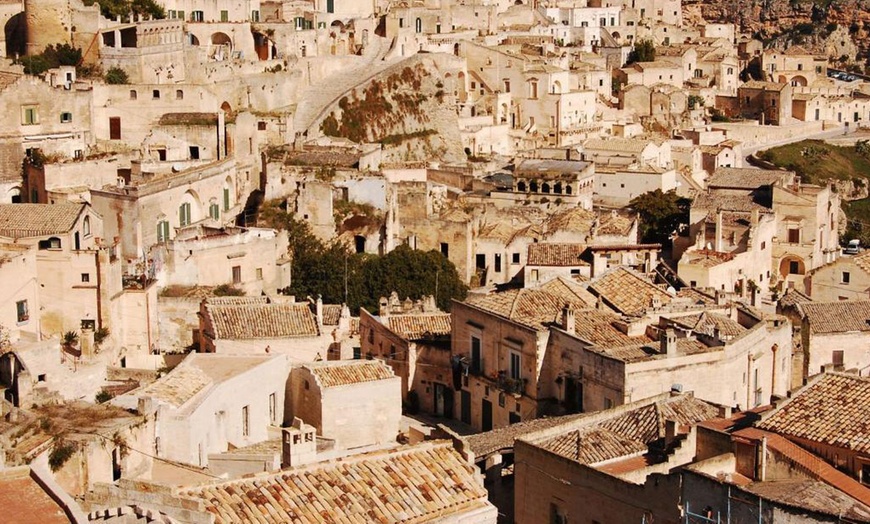 Image 8: Matera: soggiorno di 1 o 2 notti con colazione e tour dei Sassi