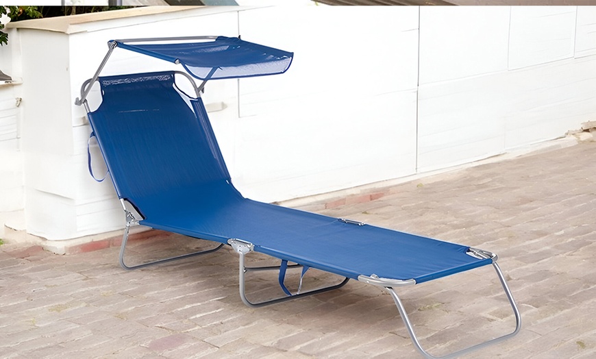 Image 6: Tumbona plegable con parasol 
