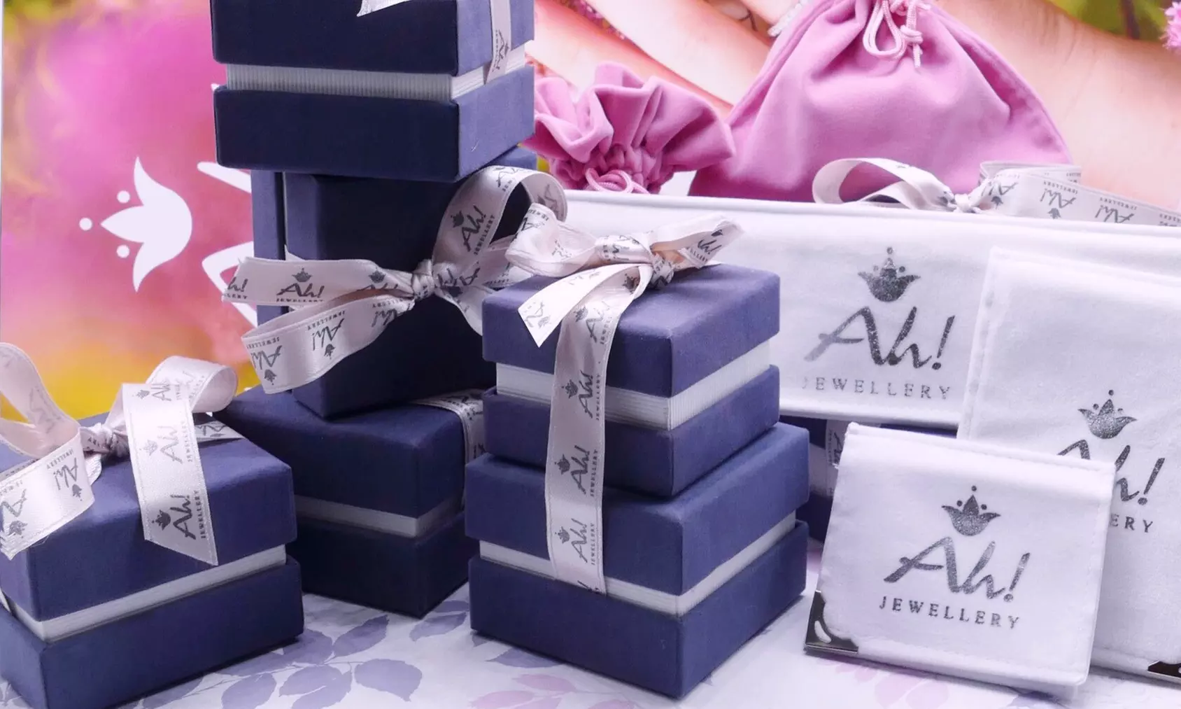 1 ou 2 lots de boucles d'oreilles de la marque Ah Jewellery ornées de cristaux Swarovski® - Second Medium