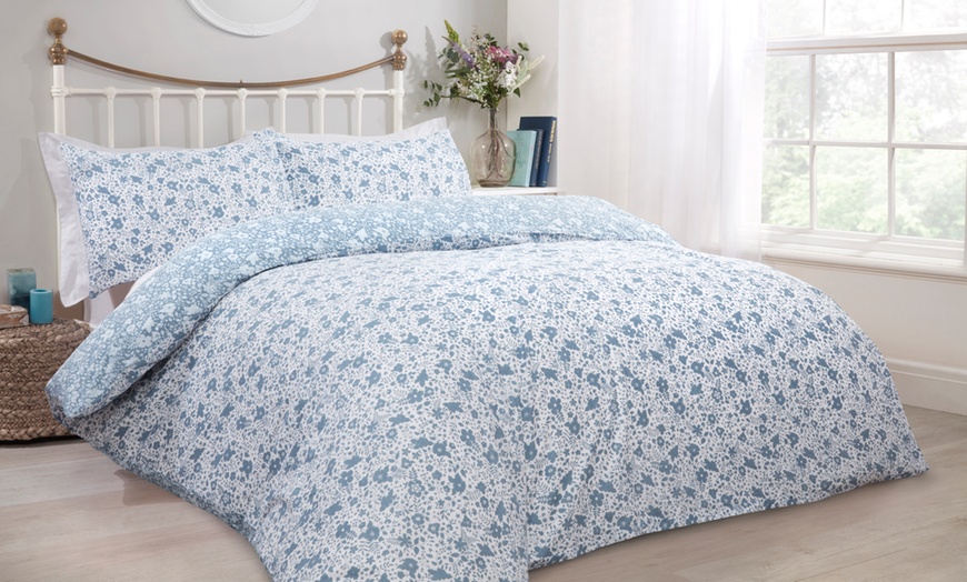 Image 12: Pieridae Ditsy Floral Reversible Duvet Set