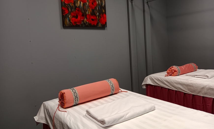 Image 3: 60-Min Combo or Full Body Massage w/ Hot Stones or Couples Experience!